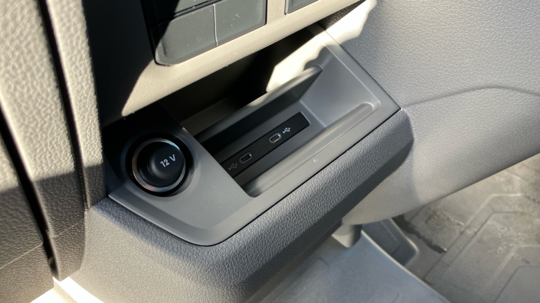 Volkswagen Crafter Cr35 Mwb Diesel Fwd 2.0 TDI 140PS Commerce Plus High Roof Van